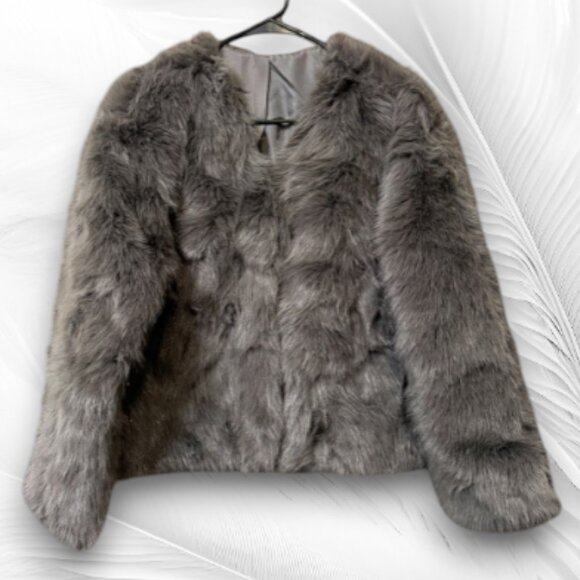 Women’s Gray Faux Fur Jacket – Soft Plush Elegant Coat - Picture 2 of 8